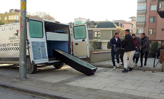 Alternatif tıp uzamanı evinde ölü bulundu Alternatif tıp uzamanı evinde ölü bulundu