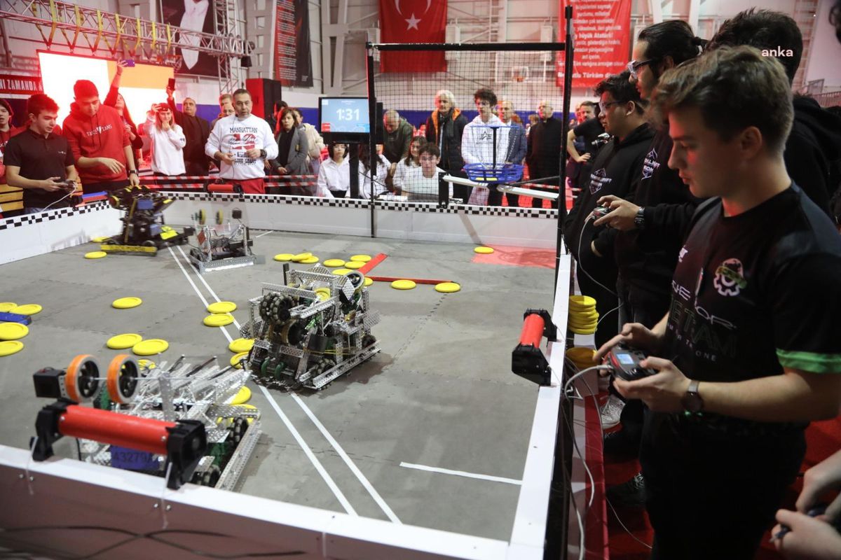 Atakum\'da Gençler, \'Uluslararası Vex Robotıcs Turnuvası\'nda Yarıştı