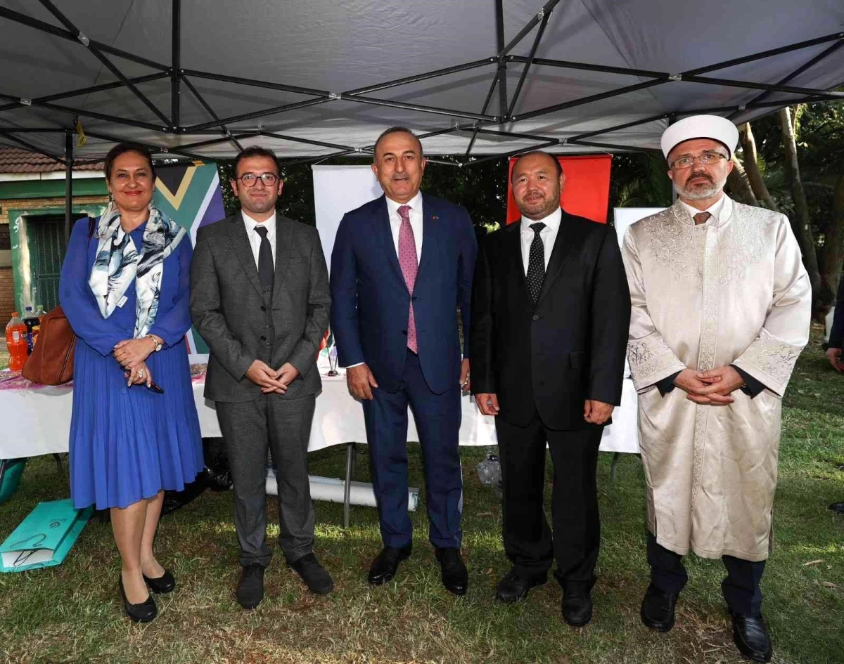 Bakan Çavuşoğlu, Johannesburg Başkonsolosu Mehmet Remzi Bey\'in kabrini ziyaret etti