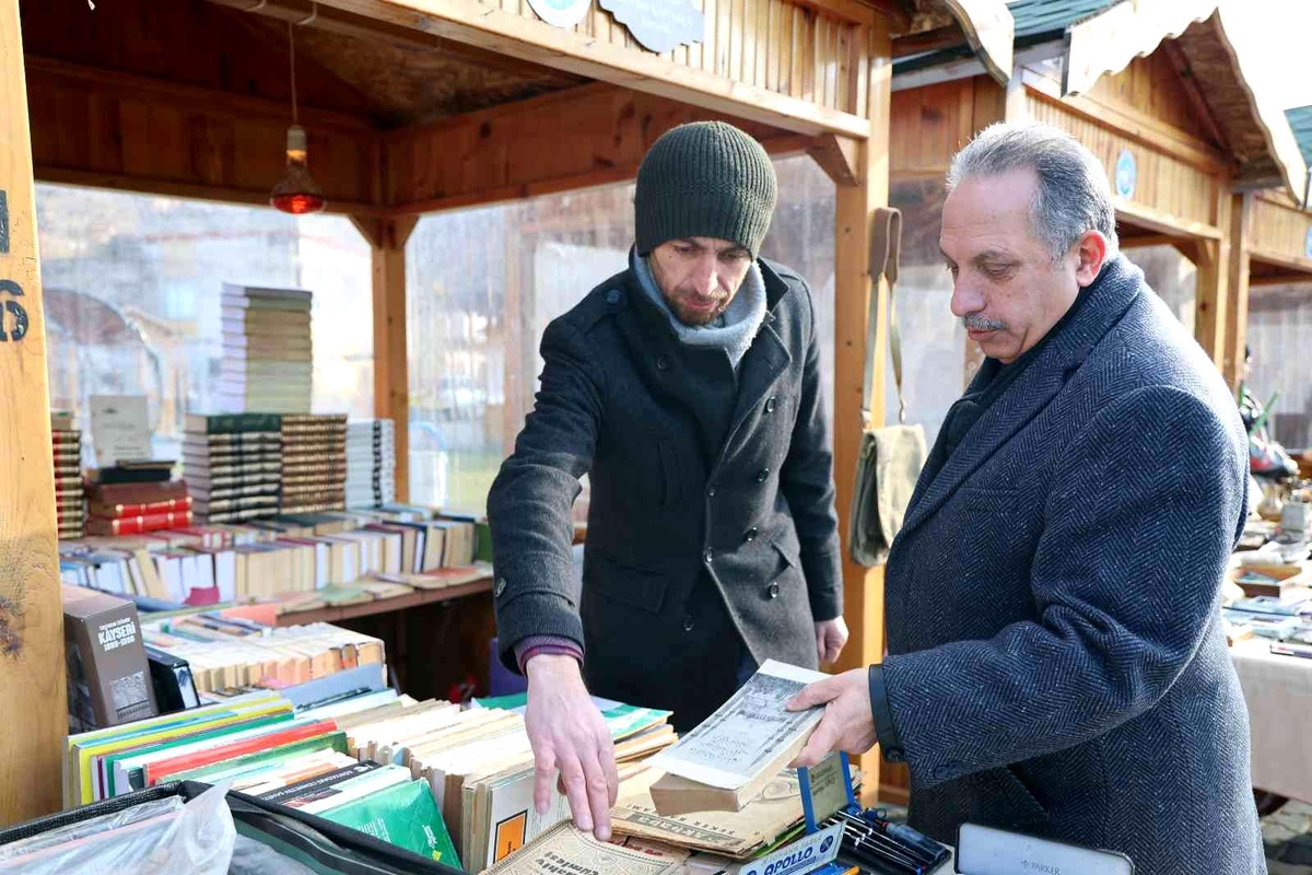 Başkan Yalçın yılın ilk antika pazarında