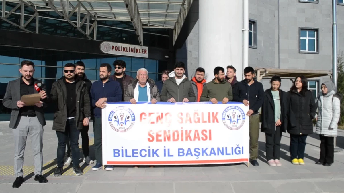 Bilecik\'te Genç Sağlık Sendikası Üyeleri, Yüzde 30\'luk Maaş Zammını Protesto Etti