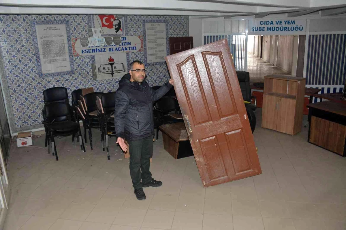 Bitlis Gazeteciler Cemiyetinin çalınan bazı eşyaları ve kapısı bulundu