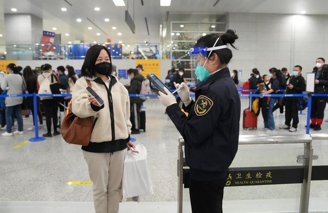 Çin'in Kovid-19 Stratejisini Optimize Etmesinden Sonra Shanghai Pudong Uluslararası Havalimanı'na Bir Bakış