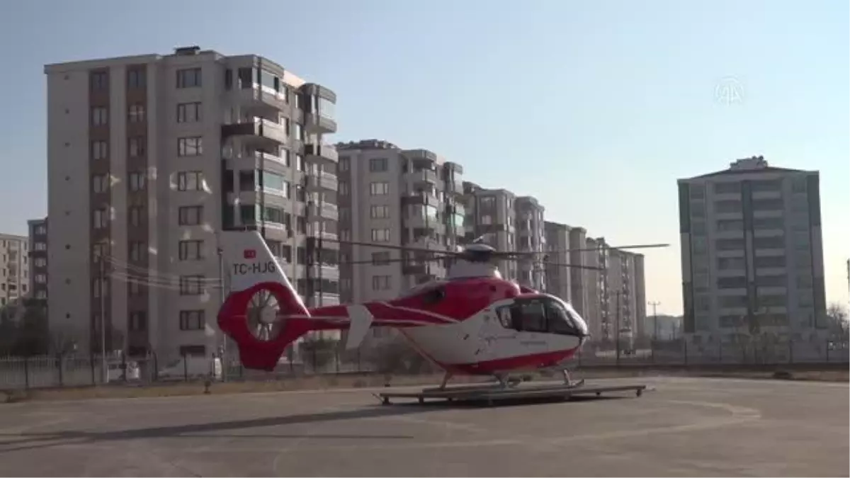 DİYARBAKIR - Ambulans helikopter kalçası kırılan 86 yaşındaki hasta için havalandı