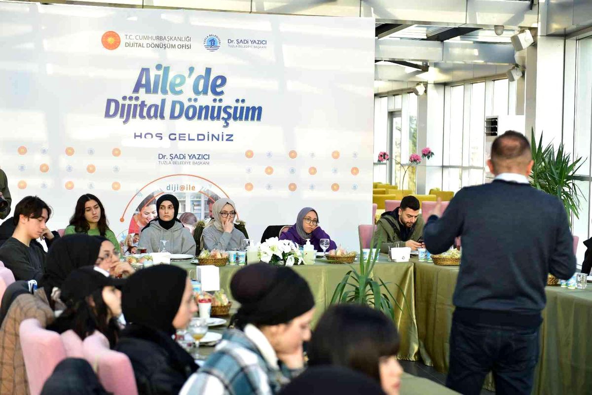 Ebeveynlerine dijital okuryazarlık öğretecek gençlerin eğitimleri başladı