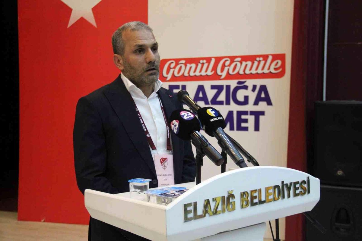 ES Elazığspor Başkanı Çayır, transfere engel dosyalar için İstanbul\'a gitti
