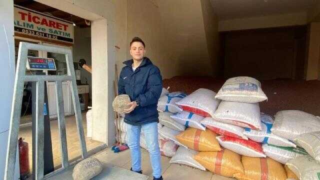 Fındık çuvallarının içine koyduğu 28 kilogram taşı fındıkları ile birlikte sattı Fındık çuvallarının içine koyduğu 28 kilogram taşı fındıkları ile birlikte sattı
