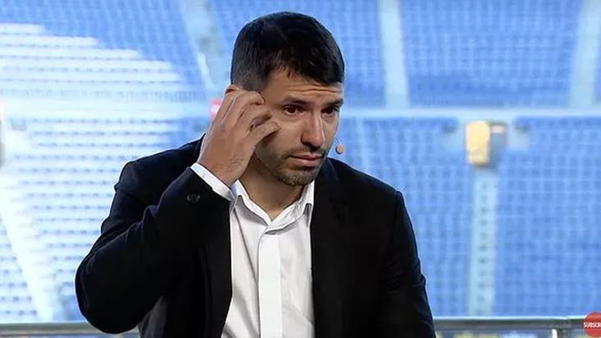 Gözyaşları içinde futbolu bırakan Agüero, sahalara geri döndü! Yeni takımı herkesi çok şaşırttı