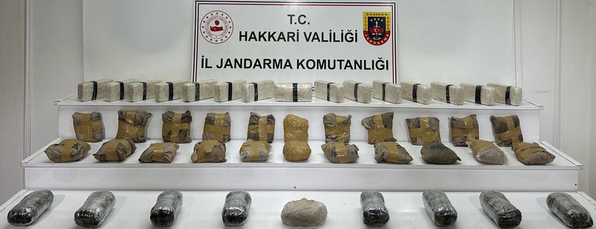 Hakkari\'de dere yatağına gizlenmiş 56 kilogram uyuşturucu ele geçirildi