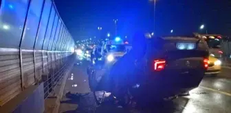 Haliç Köprüsü üzerinde panelvan araçla çarpışan otomobil takla atıp ters döndü