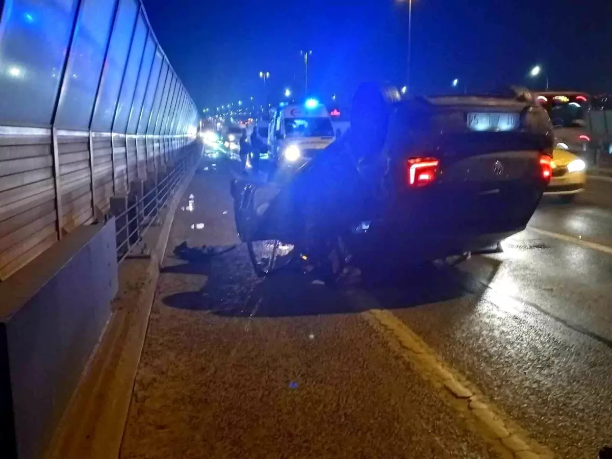 Haliç Köprüsü üzerinde panelvan araçla çarpışan otomobil takla atıp ters döndü