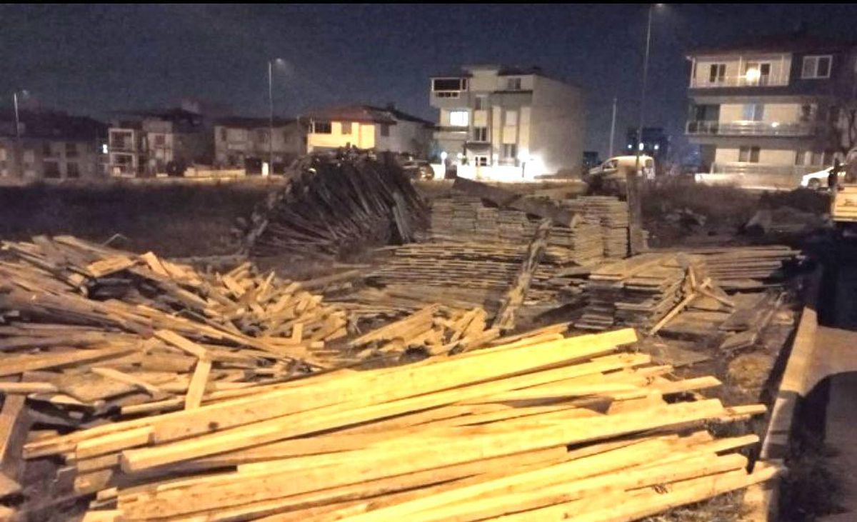 Hırsızlar 200 bin liralık inşaat kalıbıyla yakalandı
