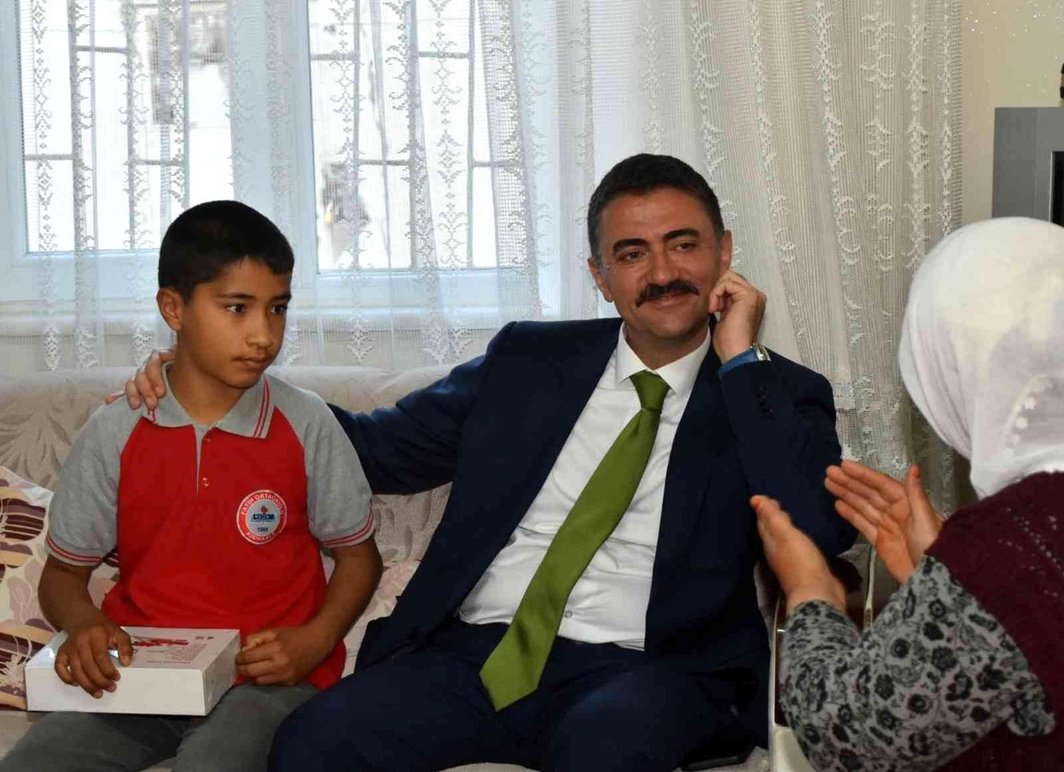 \'Kapınızdayız\' projesi sayesinde yüzlerce ailenin sorunu çözülüyor