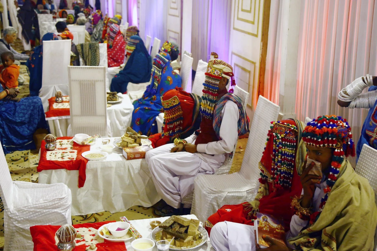 Karaçi\'de Toplu Nikah Töreni