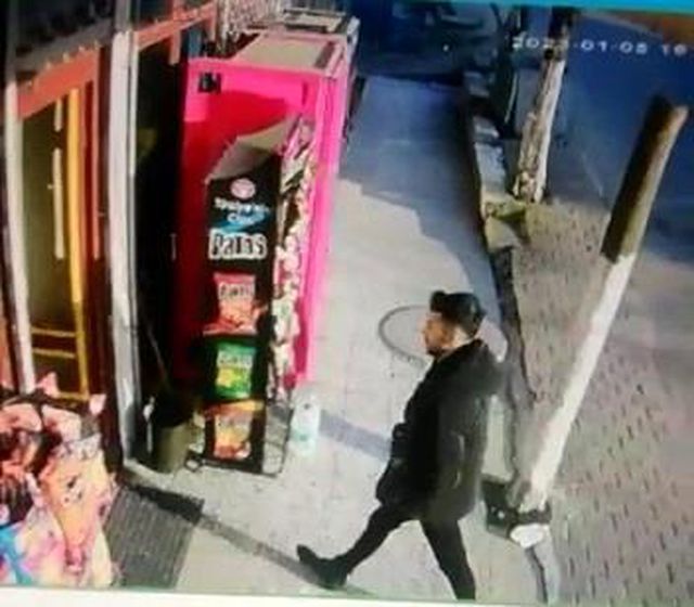 Kartal'da 2 genç kızı öldüren katil zanlısı kamerada Kartal'da 2 genç kızı öldüren katil zanlısı kamerada