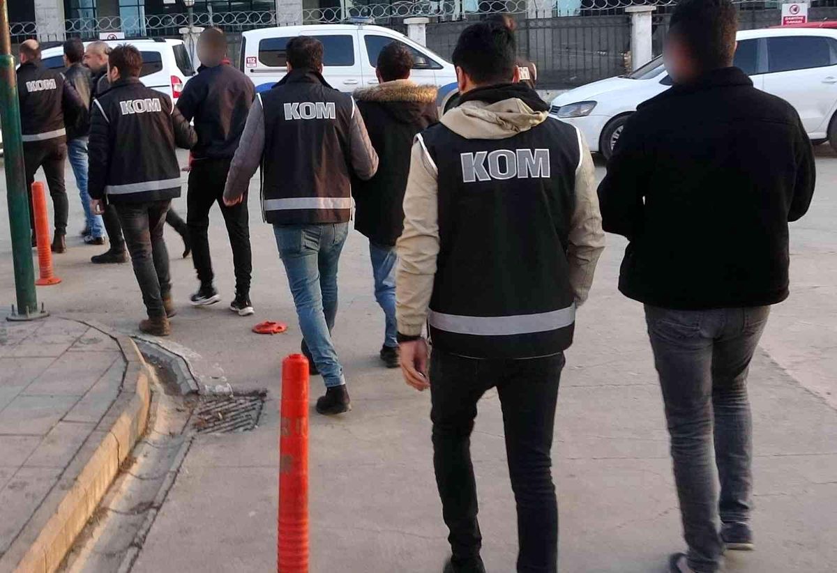 Kesinleşmiş hapis cezasıyla aranan 8 şüpheli tutuklandı
