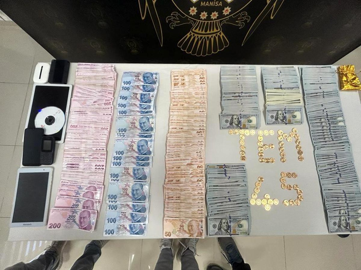 Manisa\'da FETÖ\'nün güncel yapılanmasına operasyon: 13 gözaltı