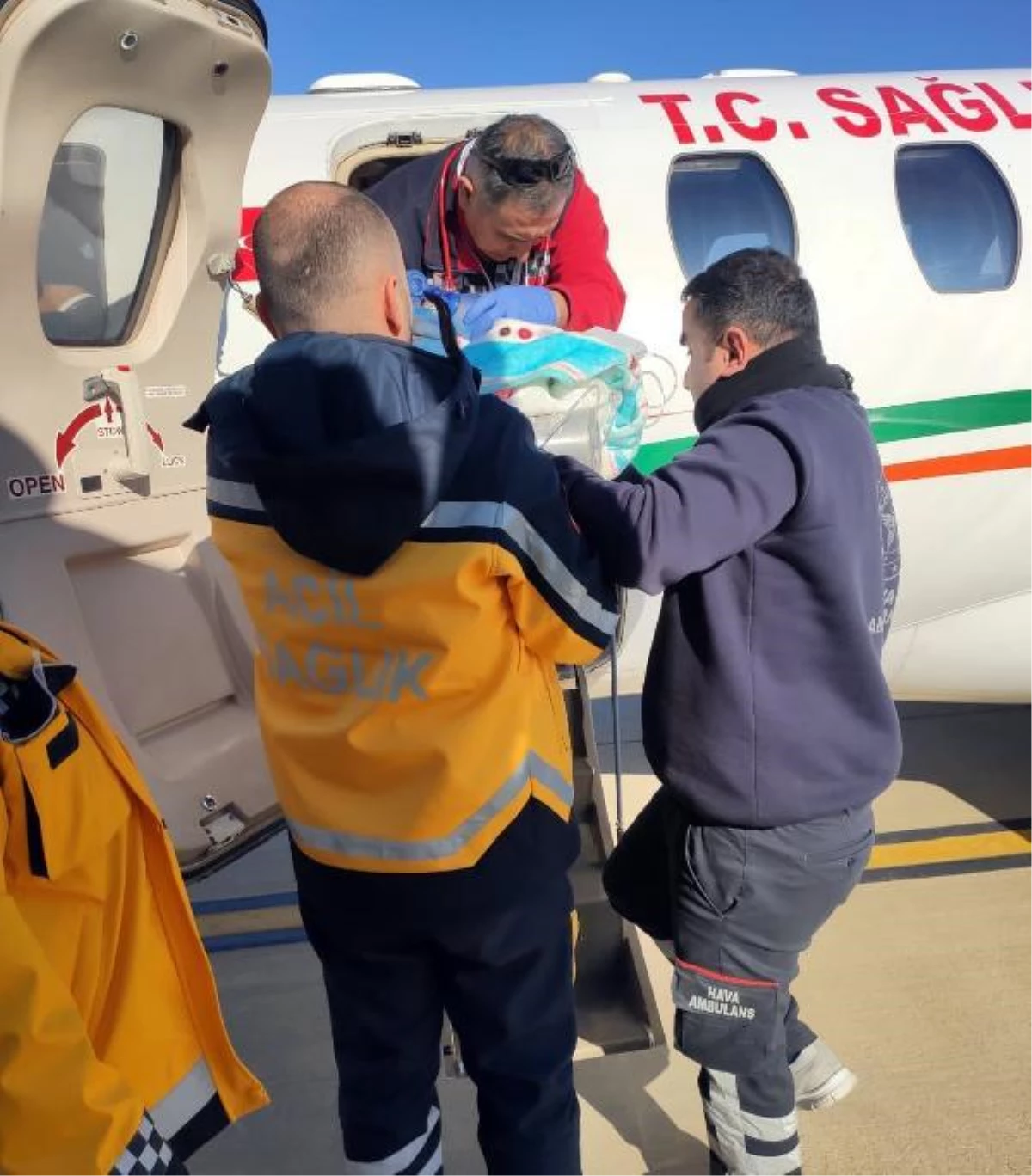 Mardin\'de ambulans uçak, Zehra Beren bebek için havalandı