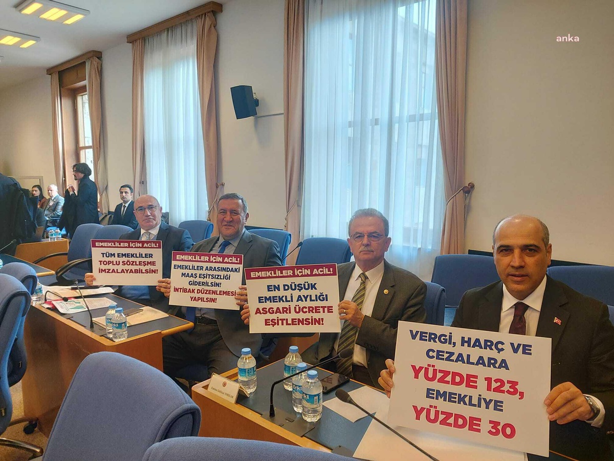 Memur ve Emekli Maaşına Yüzde 30 Zam Öngören Kanun Teklifi, Plan ve Bütçe Komisyonu\'nda AKP ve MHP\'nin Oyları ile Kabul Edildi