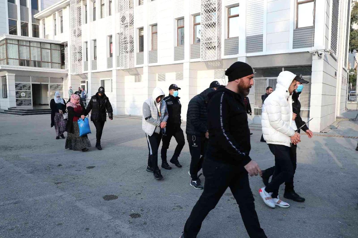 Mersin\'deki asayiş operasyonunda 13 şüpheli tutuklandı