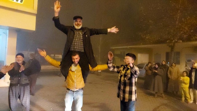 Türk vatandaşı olan 53 yaşındaki Suriyeli Hamo, Türk ordusuna katıldı Türk vatandaşı olan 53 yaşındaki Suriyeli Hamo, Türk ordusuna katıldı