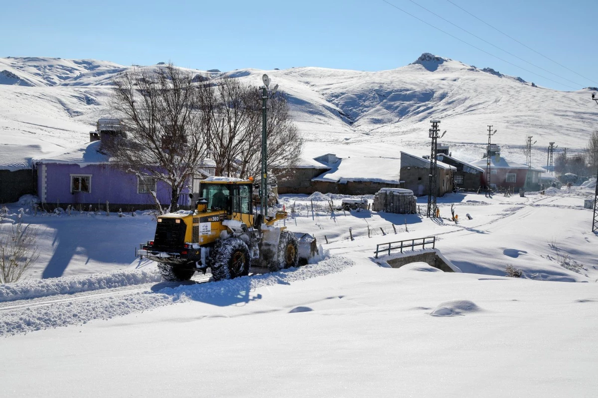 Kırsalda karla mücadele aralıksız sürüyor
