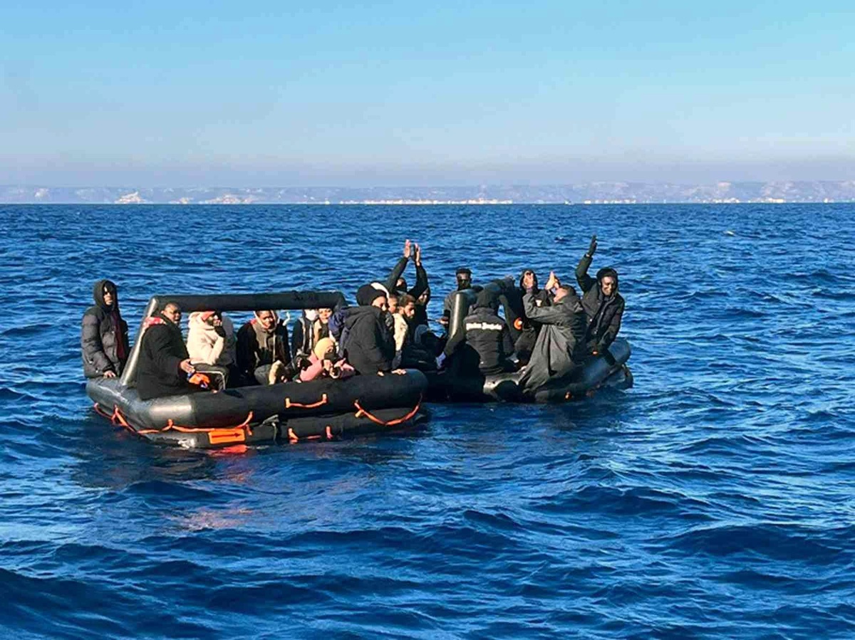 Yunanistan\'ın ölüme ittiği 82 göçmen kurtarıldı
