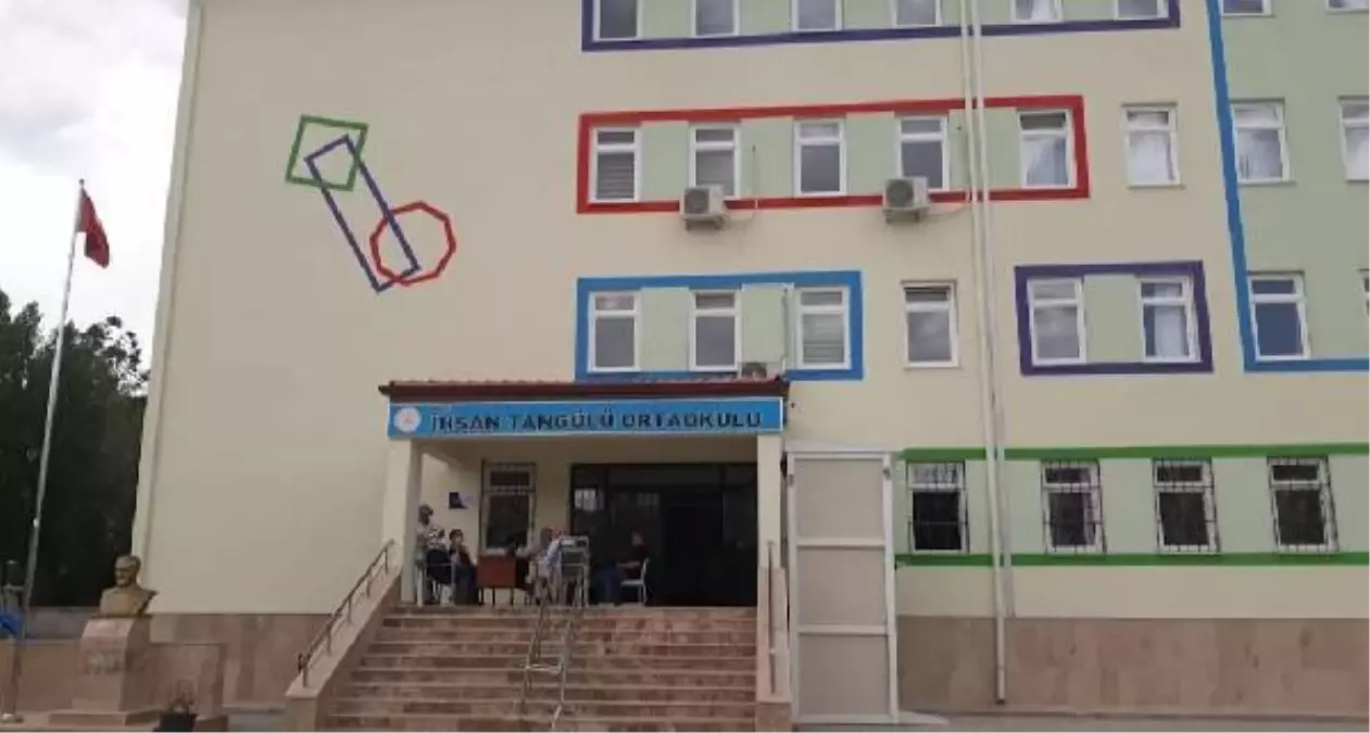 2'nci kattan atlayan ortaokul öğrencisinin hayati tehlikesi var