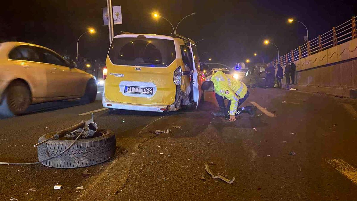 Araçlar 500 metre mesafede kazaya karıştı, trafik kilitlendi