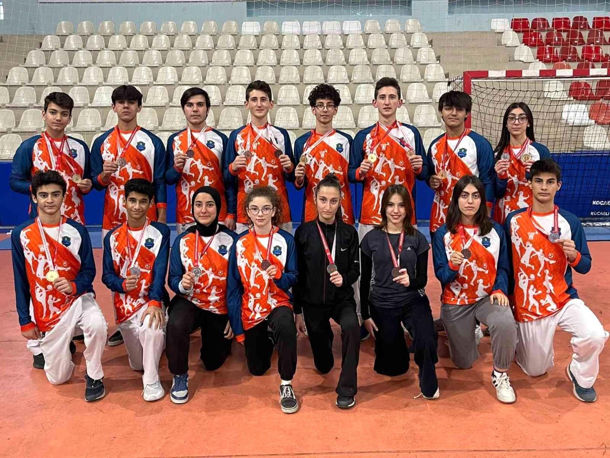 Çayırova Belediyesi karate takımı madalyaları topladı