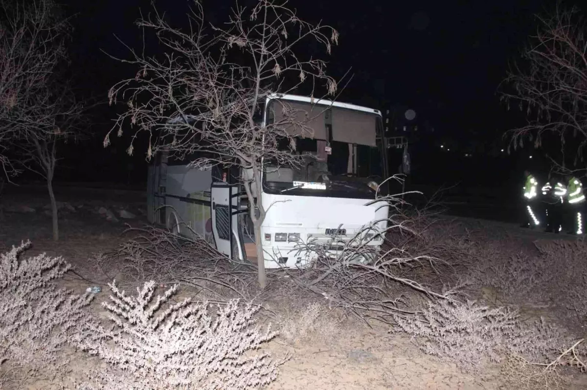 Karaman\'da freni patlayan işçi midibüsü şarampole sürüklendi: 7 yaralı