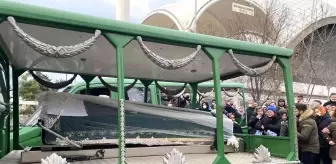 Kartal'da evde cesedi bulunan Dilara Gültay Üsküdar'da son yolculuğuna uğurlandı