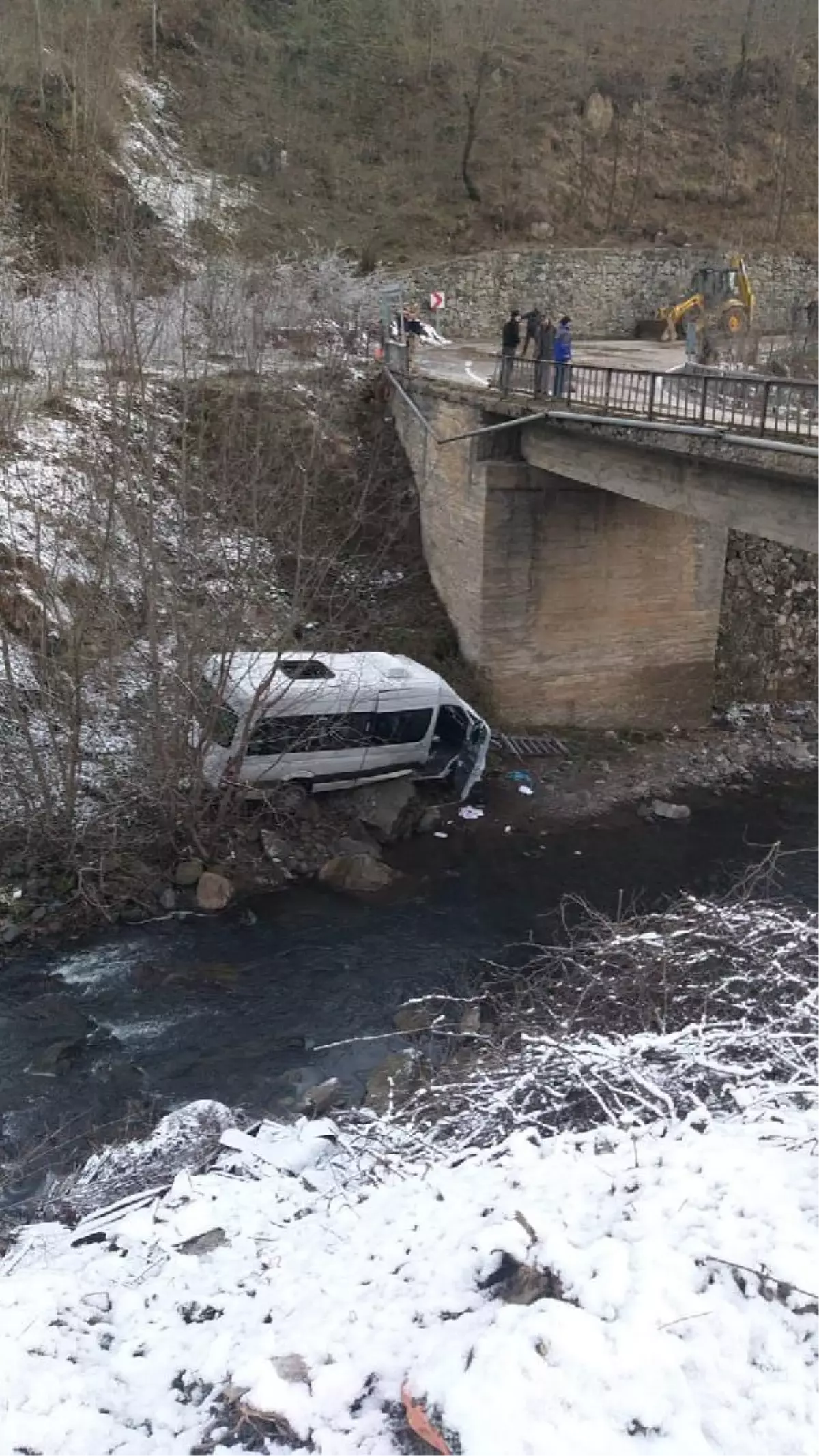 Öğrenci servisi şarampole yuvarlandı:  4 yaralı