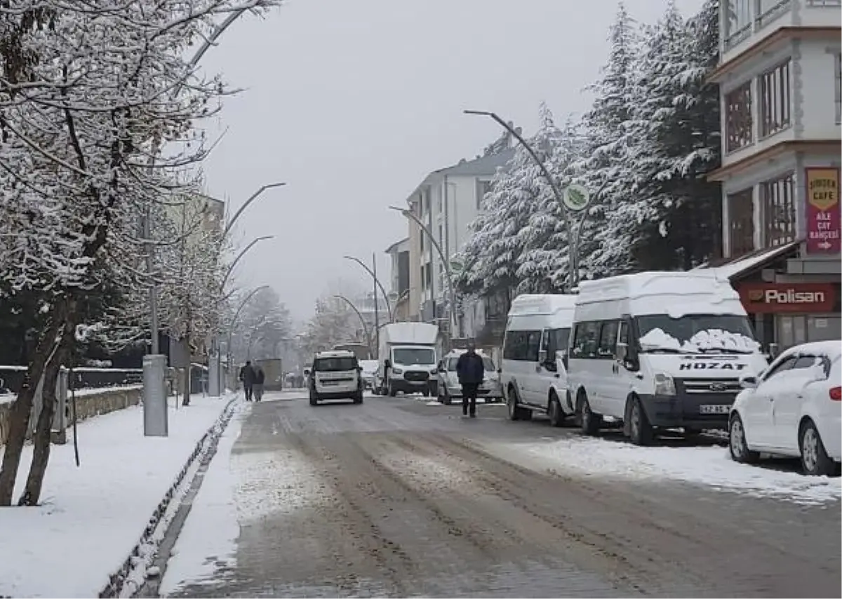 ÖLEN İNEK KUDUZ ÇIKTI, HOZAT\'A HAYVAN GİRİŞ- ÇIKIŞI YASAKLANDI