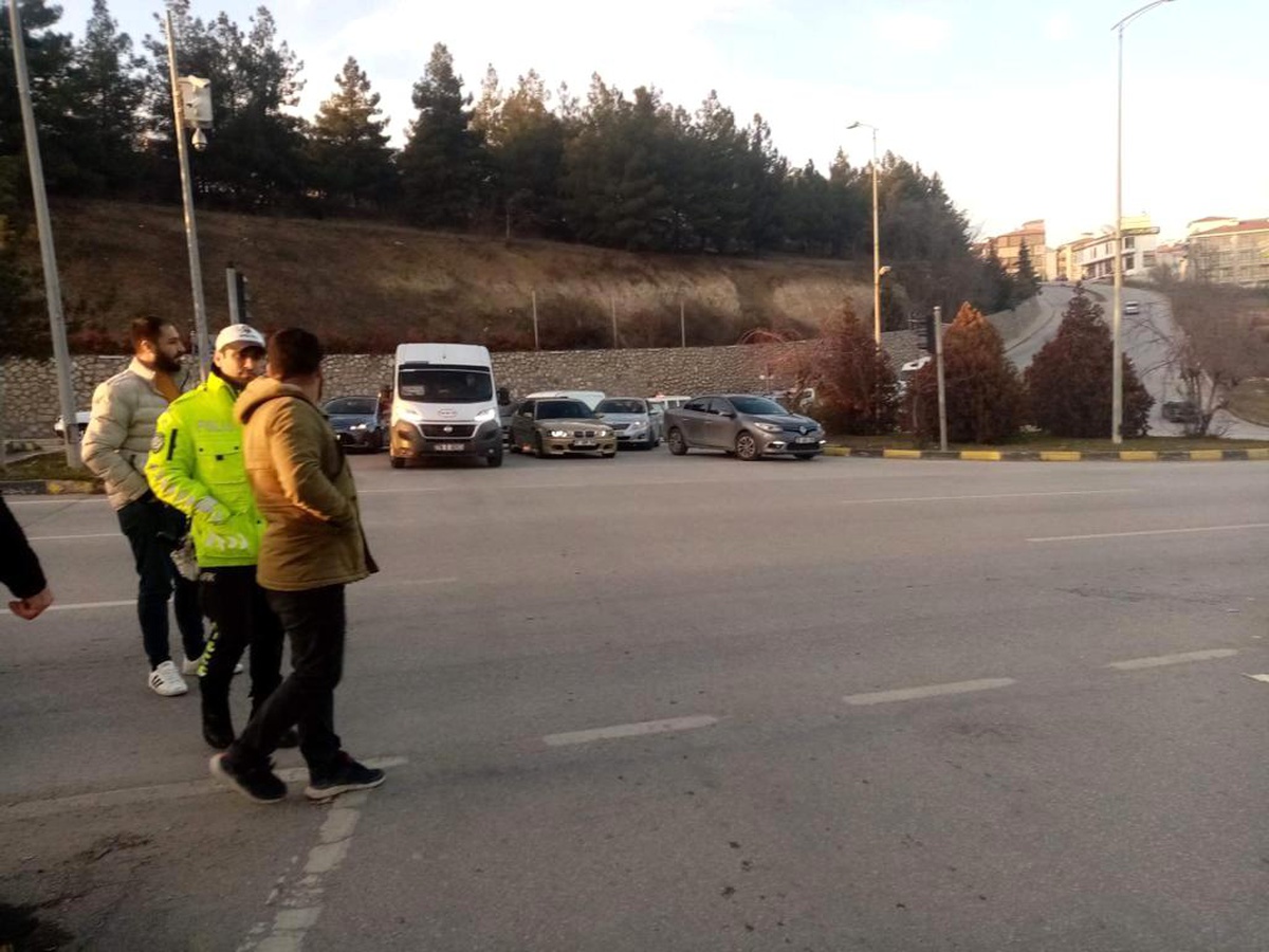 Otomobilin çarptığı yaya yaralandı