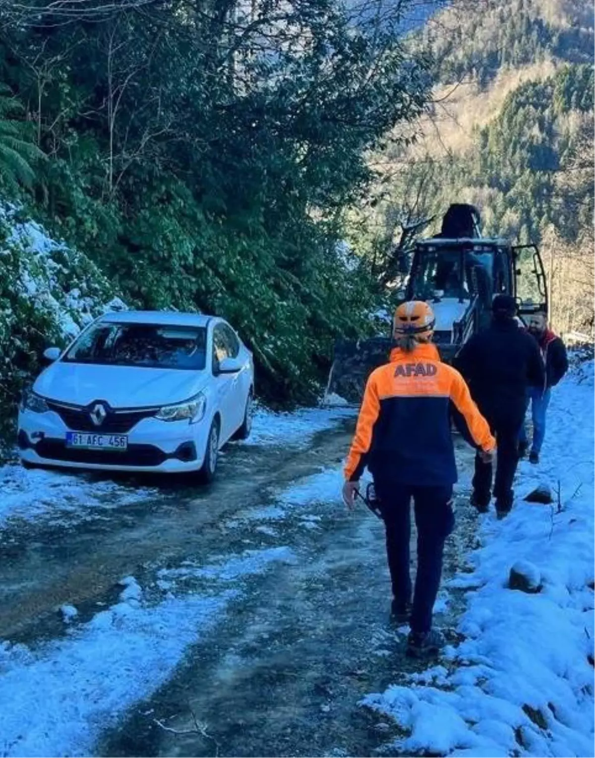 Rize\'de yaylada mahsur kalan yabancı uyruklu 2 kişi kurtarıldı