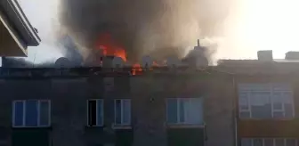 Valilik yakınında korkutan yangın... Çatı alev alev yandı