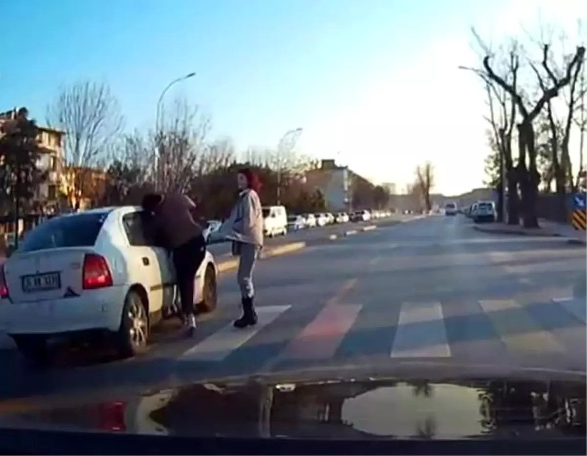 Yaya geçidinde çarptı, arkasına bile bakmadı