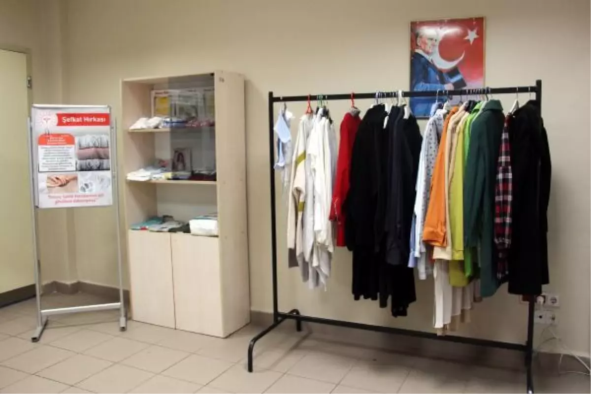 ACİL HASTALARA BAĞIŞLANAN KIYAFETLER VERİLİYOR