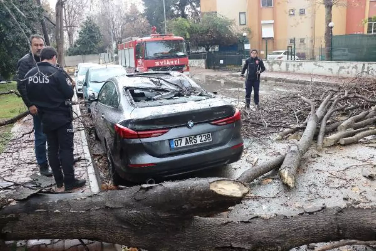 Antalya\'da yağmur ve fırtına, hayatı durma noktasına getirdi (2)