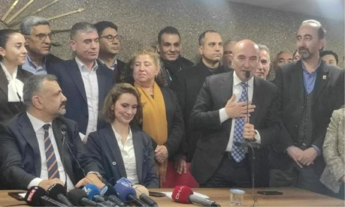 CHP İzmir\'in yeni başkanı Aslanoğlu, görevi devraldı