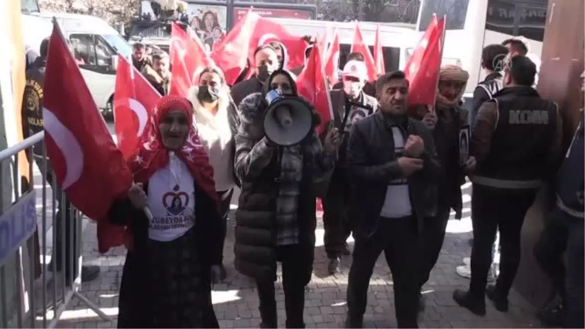 Çocukları dağa kaçırılan aileler HDP önündeki eylemlerini sürdürdü