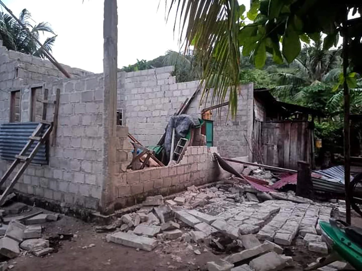 Endonezya\'daki Deprem Sonrası Manzara