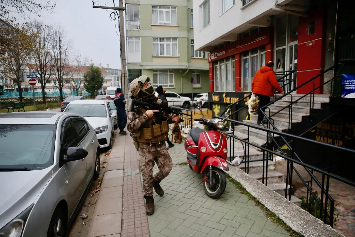 Uyuşturucu satıcısı için jandarma ve polisten nefes kesen operasyon