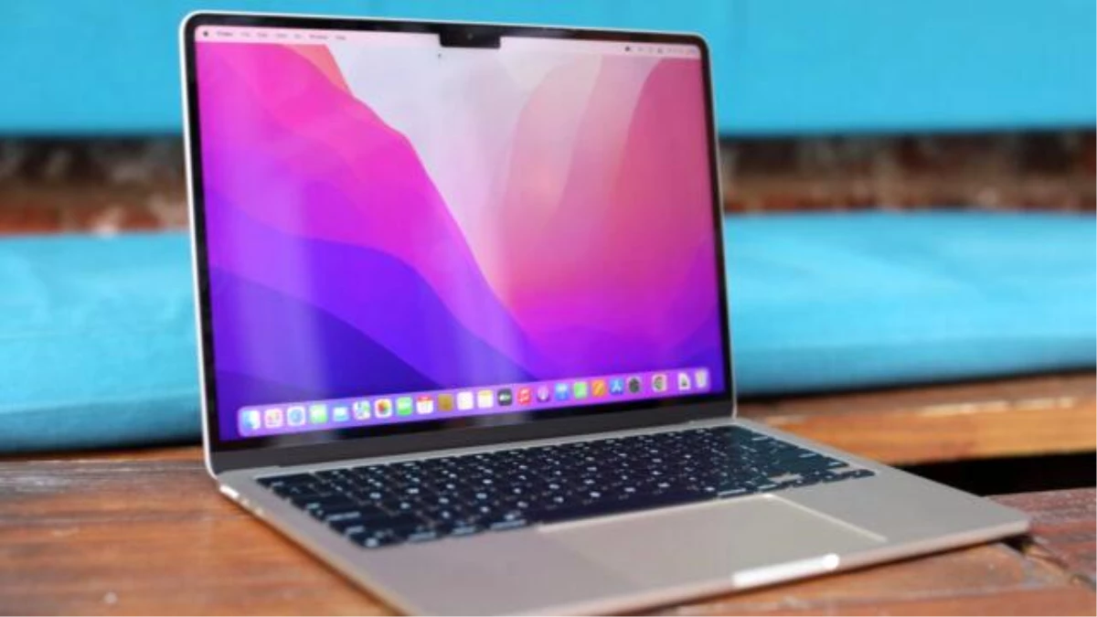 İlk OLED MacBook için tarih verildi!