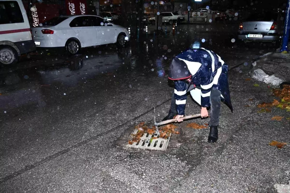 Manisa\'da birimler yağışa karşı teyakkuza geçti