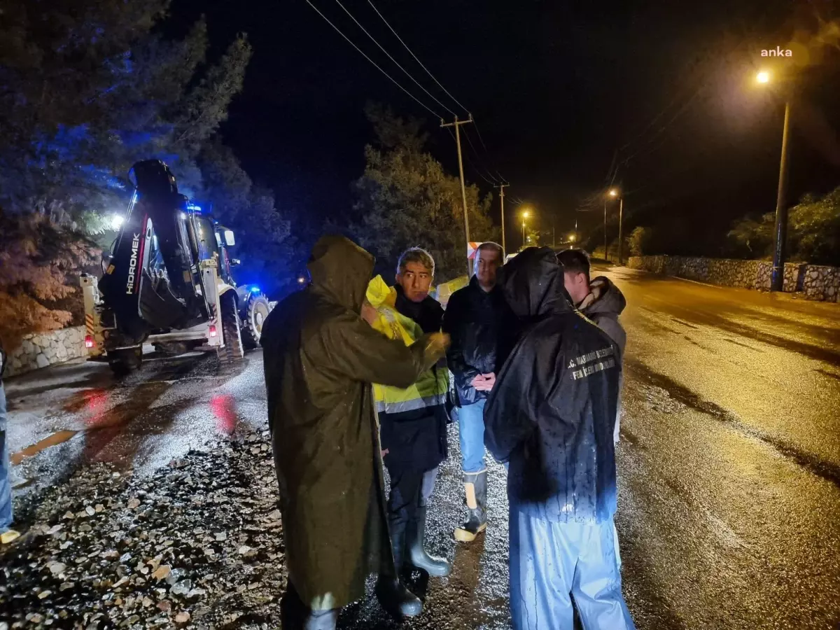 Marmaris Belediyesi Ekiplerinden Sağanak Yağışa Karşı Yoğun Mesai