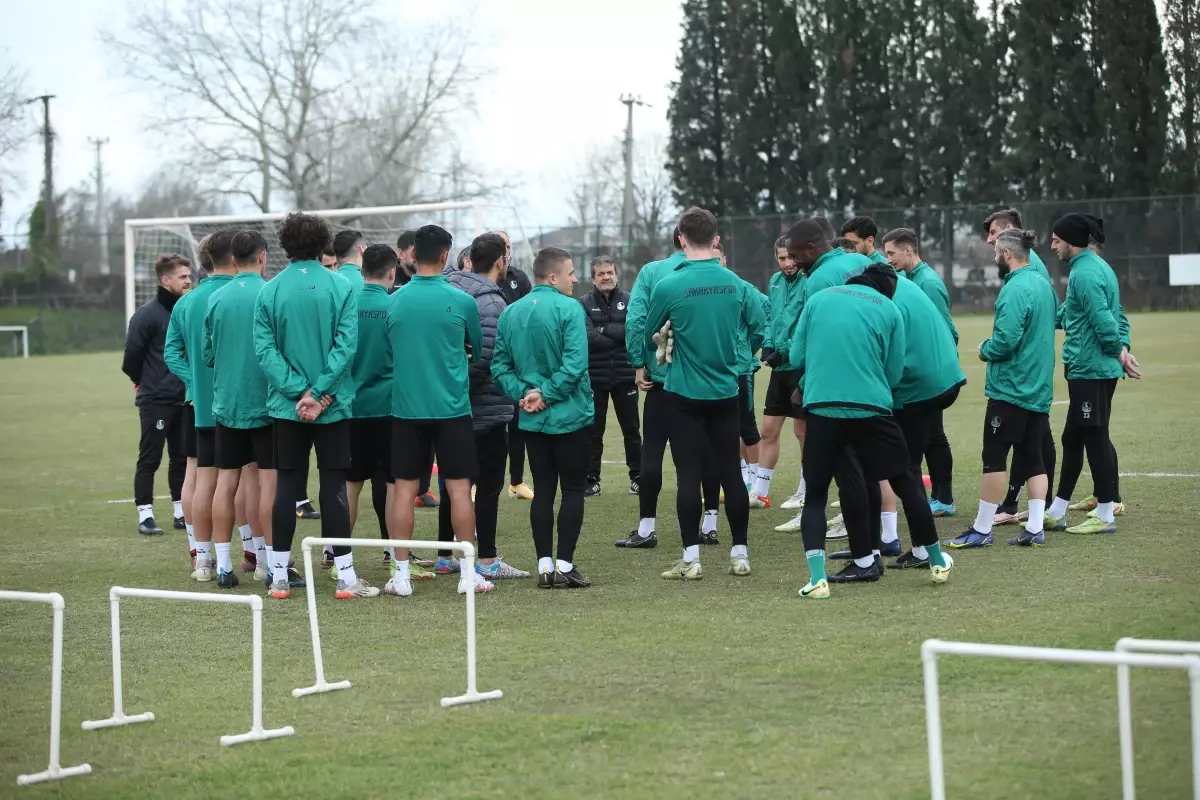 Sakaryaspor, ikinci yarı hazırlıklarını sürdürdü