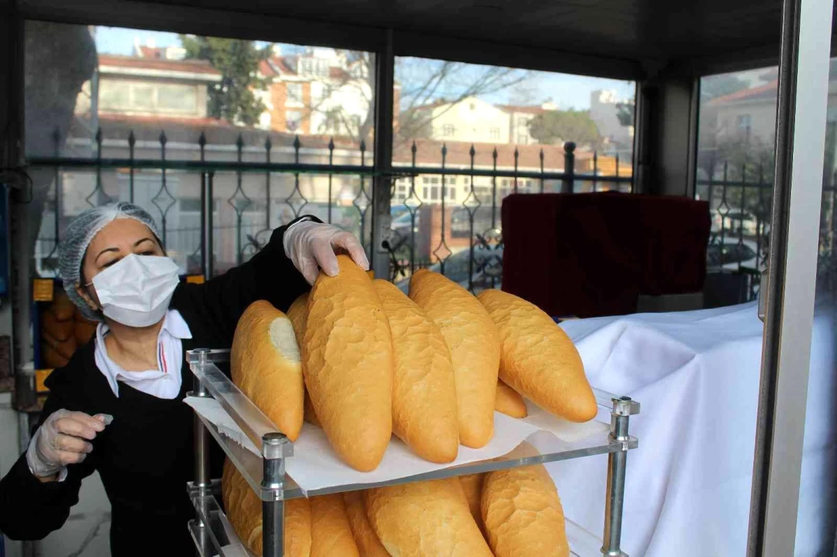 Sinop\'ta öğrencilerin ürettiği ekmekler uygun fiyata halka satılıyor