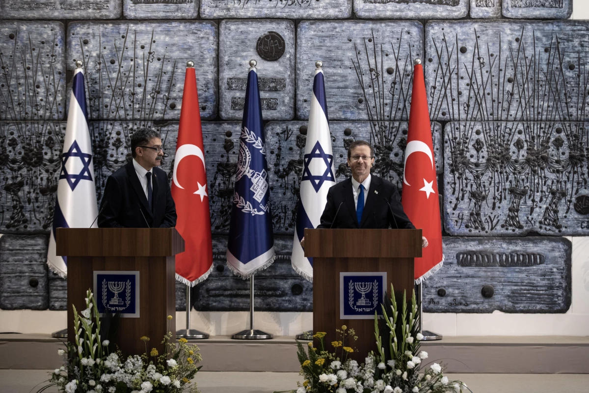 Türkiye\'nin Tel Aviv Büyükelçisi Torunlar, İsrail Cumhurbaşkanı\'na güven mektubunu sundu